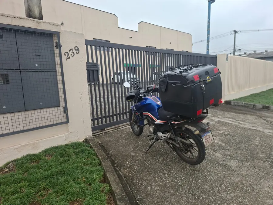 Motocicleta preparada para um atendimento da AJ Camargo